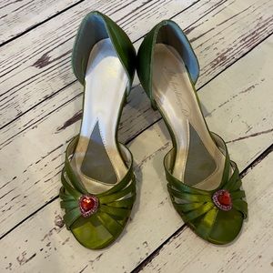 Michaelangelo green satin pumps